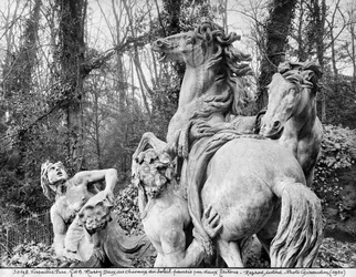 Tritons coiffant deux chevaux du soleil dans le bosquet des Bains d